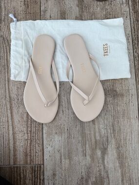 TKEES Nude Minimalist Thin-Strap Flip Flop Sandals